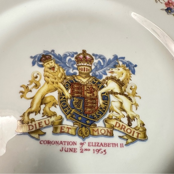 Queen Elizabeth II 1953 Coronation Plate • Queen Anne Bone China - Picture 4 of 7